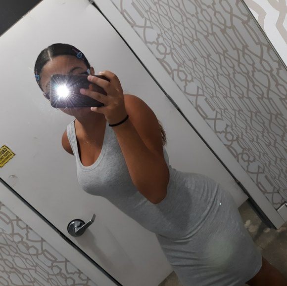 Meet your Posher, Selena - Picture 2 of 2